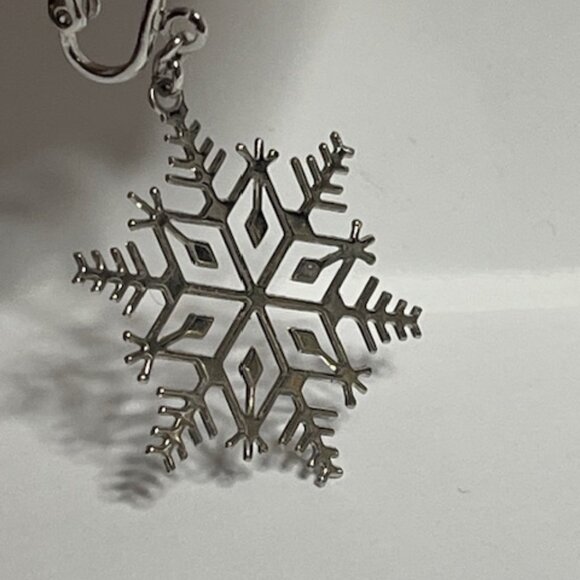 VTG AVON Silver-Tone Snowflake Dangle Clip-On Earrings Winter Christmas - Picture 4 of 10